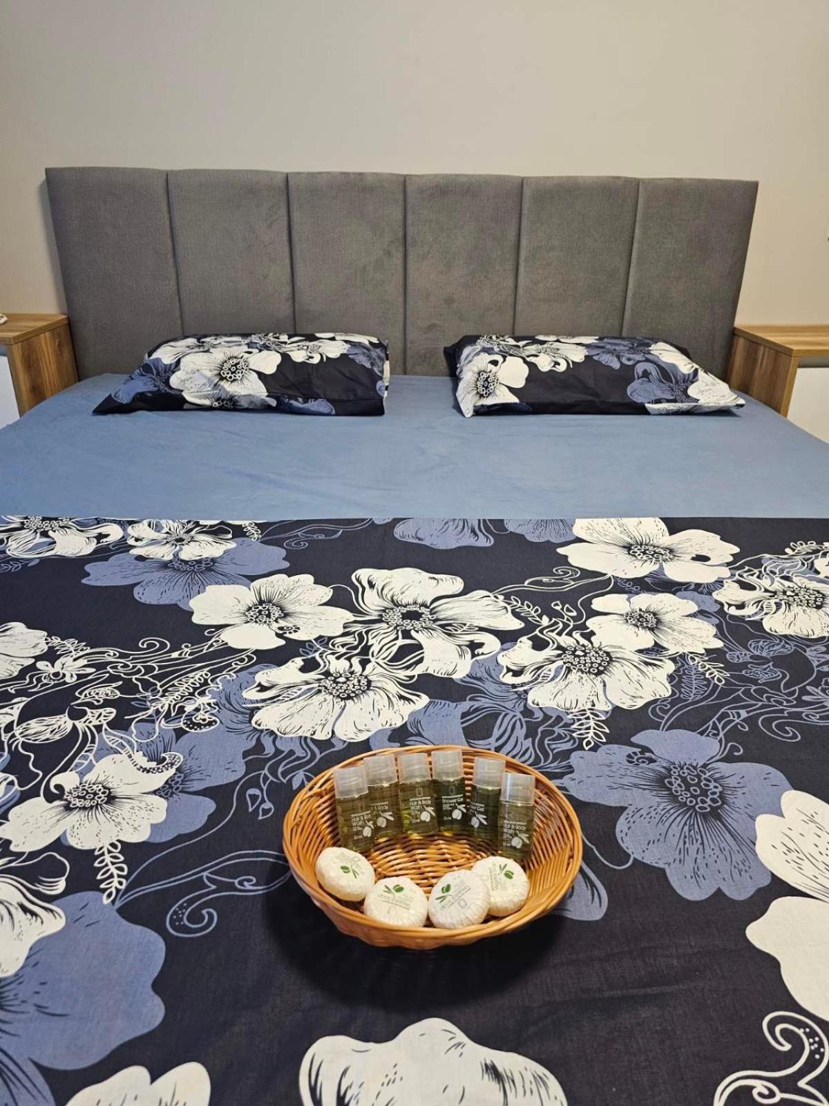 Apartment Bohemi With Free Parking 부르가스 외부 사진