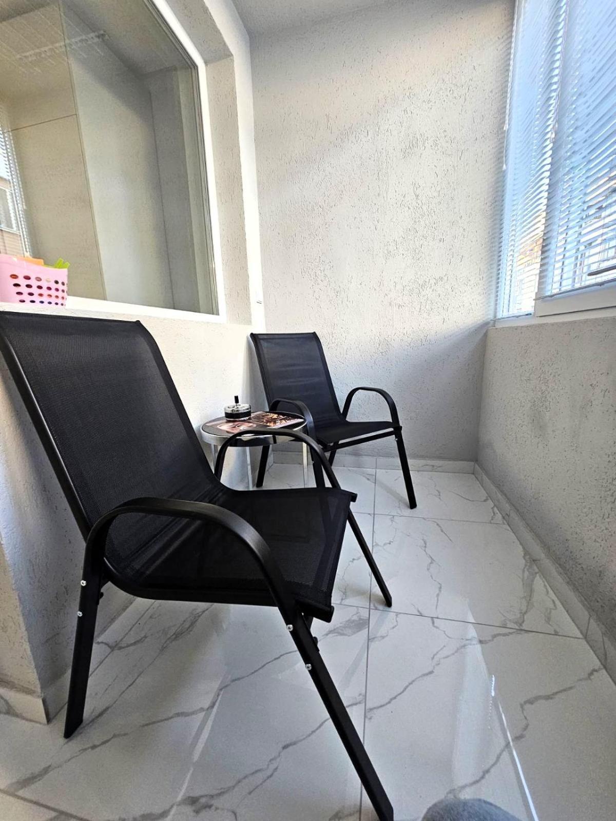 Apartment Bohemi With Free Parking 부르가스 외부 사진
