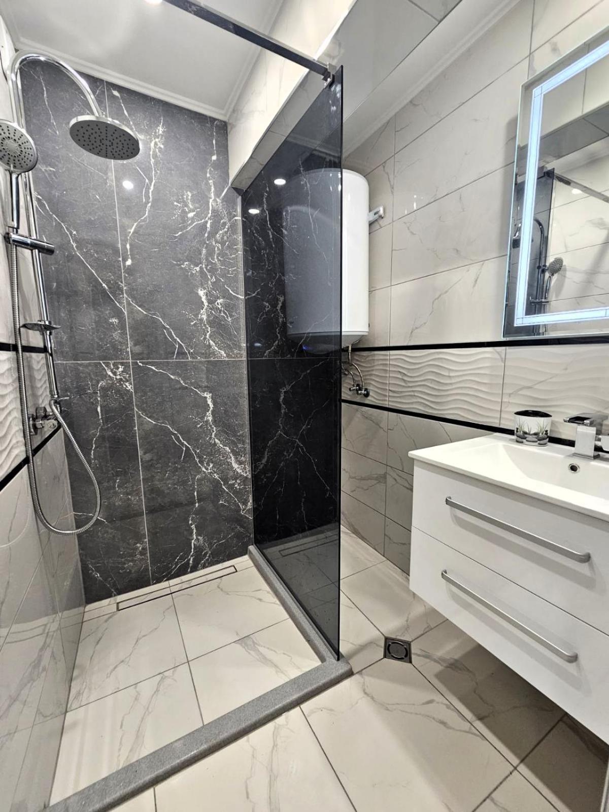 Apartment Bohemi With Free Parking 부르가스 외부 사진